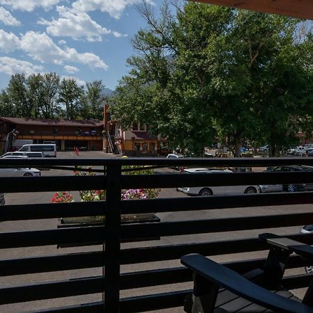 Bayshore Inn & Spa Waterton Park Esterno foto