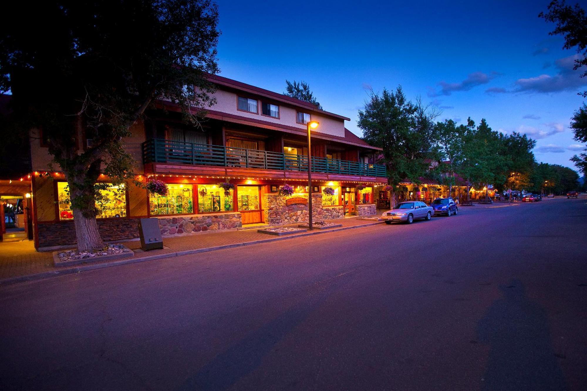 Bayshore Inn & Spa Waterton Park Esterno foto