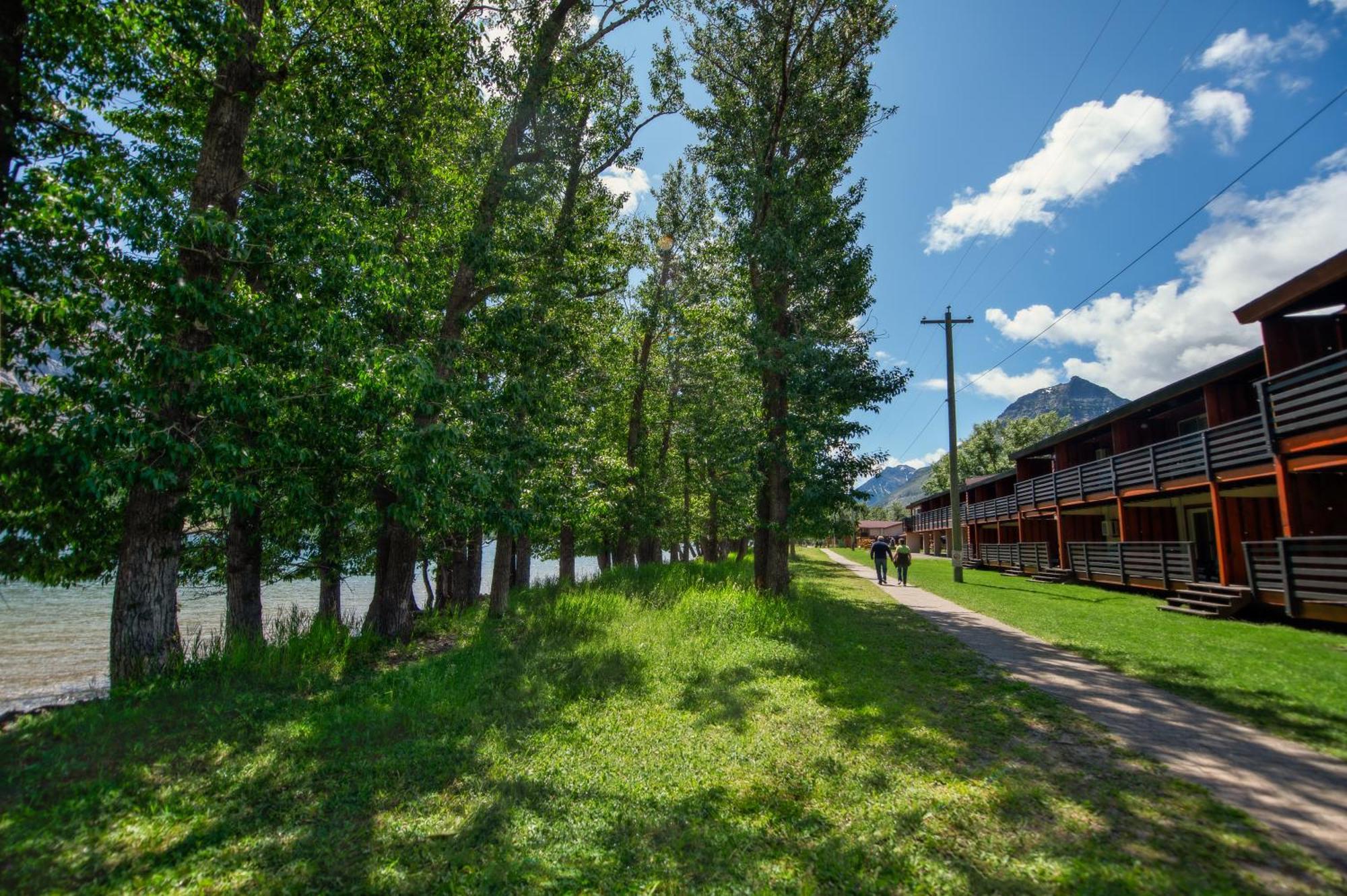 Bayshore Inn & Spa Waterton Park Esterno foto